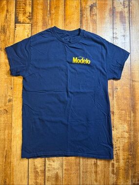 Modelo Short Sleeve shirt Small navy blue yellow graphic tee